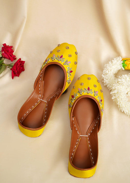 Mustard Glow - Embellish Khussas