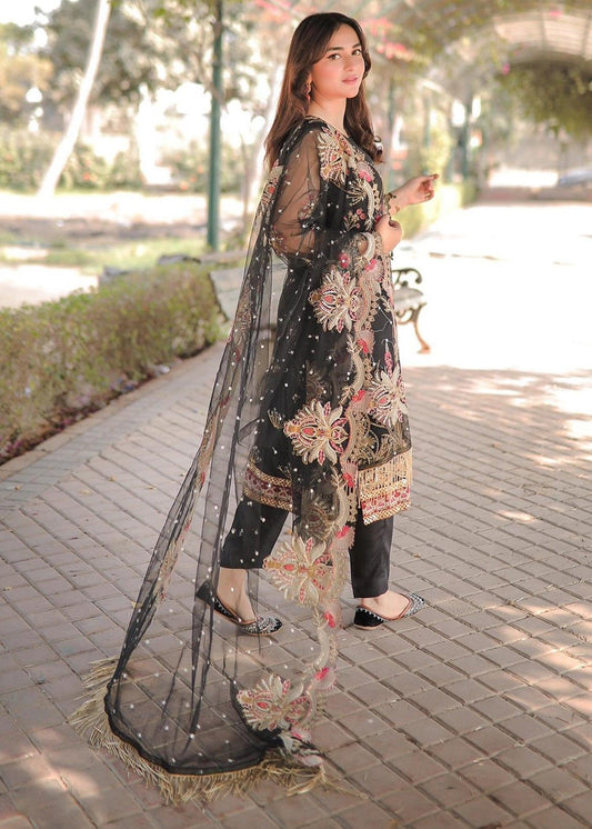 Moon Light - Yumna Zaidi - Embellish Khussas